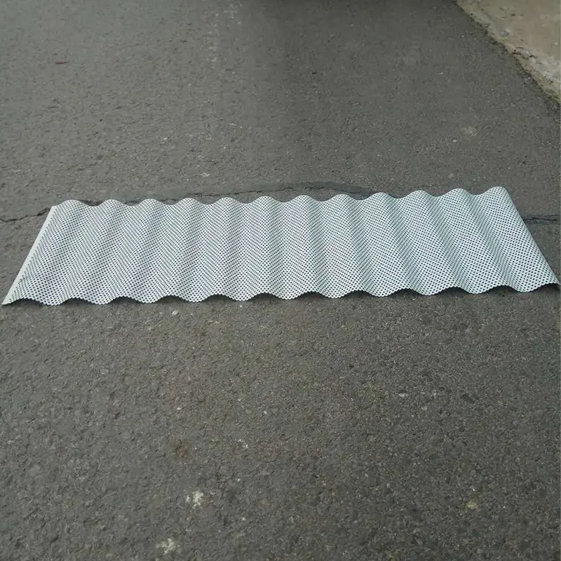 Rei'itetyt profiloidut metallipaneelit